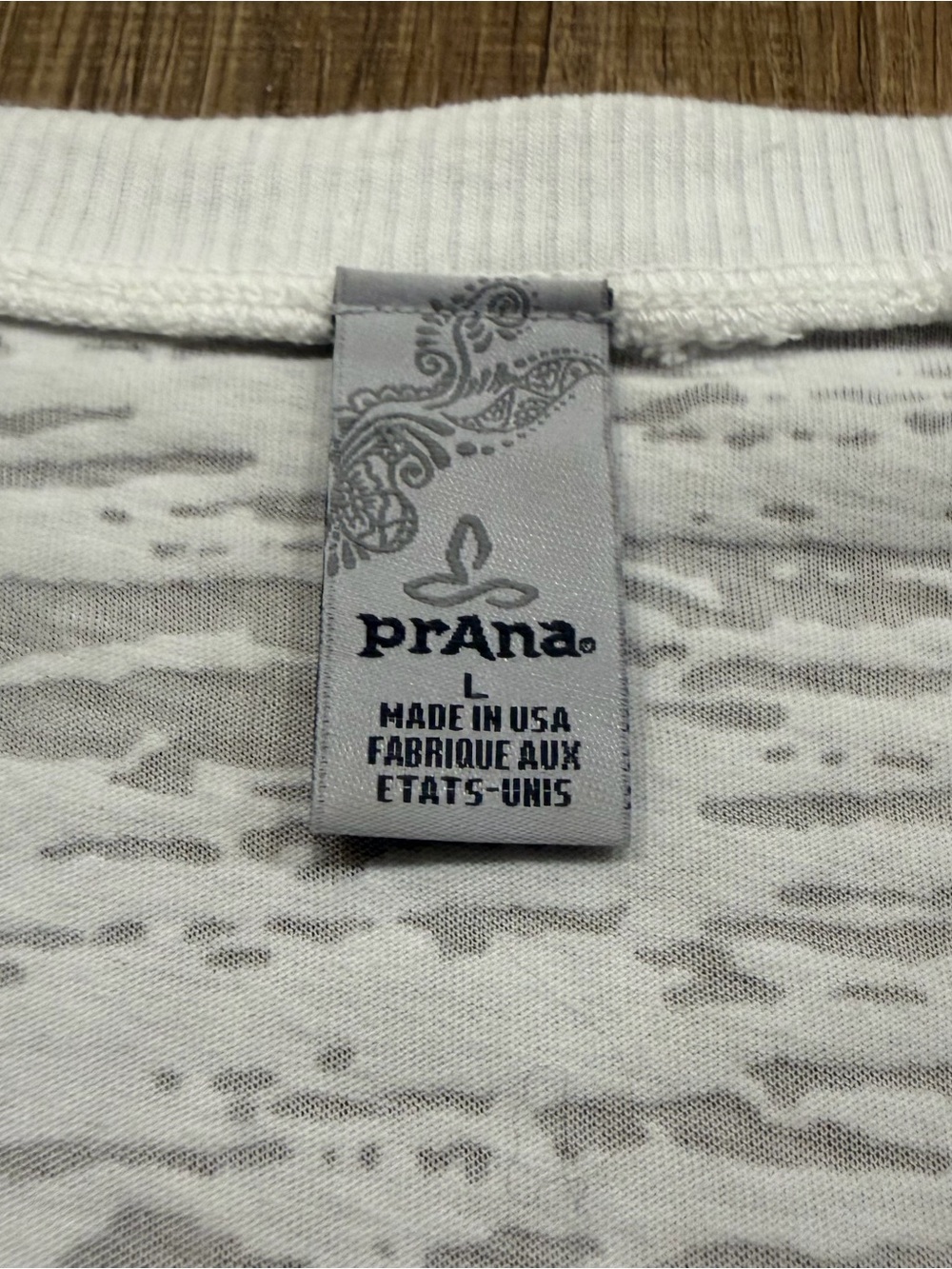 Prana Women’s White and Gray Patterned Short Sleeve Tee, L - Picture 3 of 7